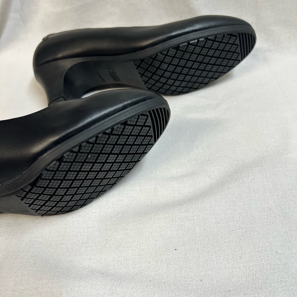 👠 Shoes for Crews classic black heels Disney guest relations 👠 - Picture 7 of 9